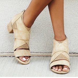 FREE PEOPLE Eclipse Natural Block Sandal Boot Size 9